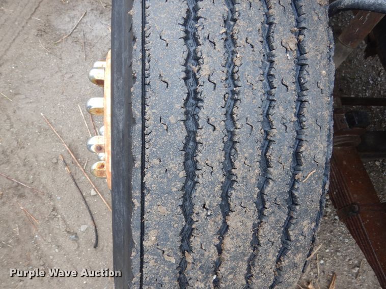 image for item GW9916 1982 Ford Cargo 8000  flatbed truck