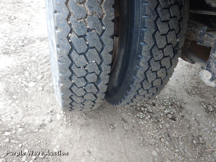 image for item GW9916 1982 Ford Cargo 8000  flatbed truck