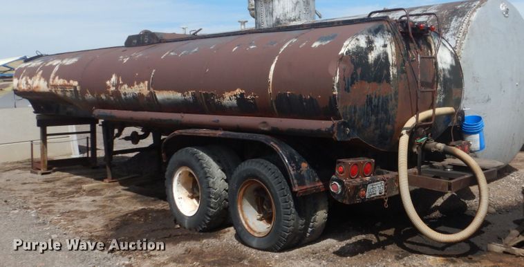 image for item GW9922 1956 Fruehauf SMI8X32 tank trailer