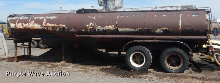 image for item GW9922 1956 Fruehauf SMI8X32 tank trailer