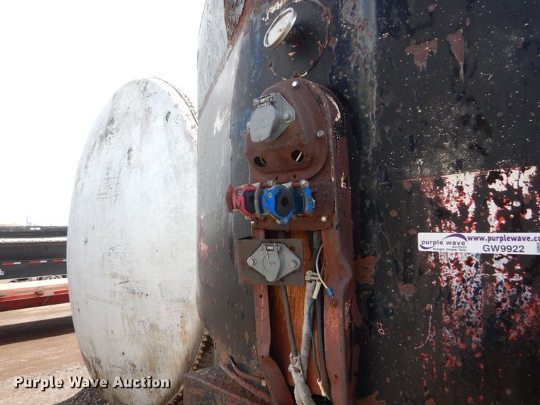 image for item GW9922 1956 Fruehauf SMI8X32 tank trailer