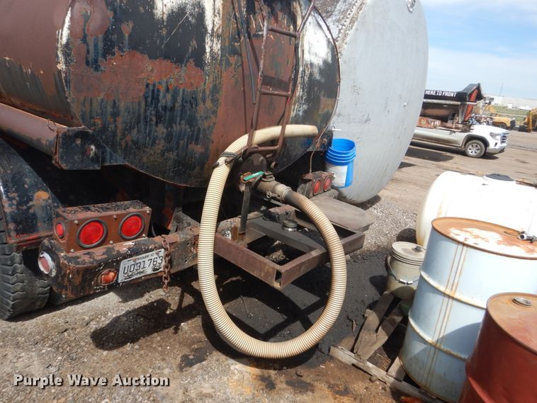 image for item GW9922 1956 Fruehauf SMI8X32 tank trailer