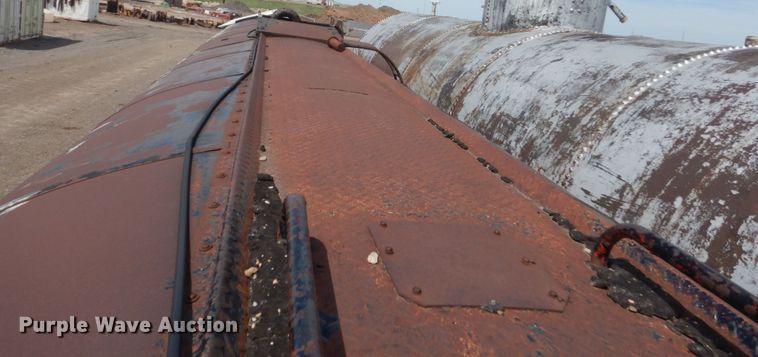 image for item GW9922 1956 Fruehauf SMI8X32 tank trailer