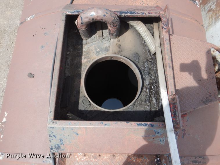 image for item GW9922 1956 Fruehauf SMI8X32 tank trailer