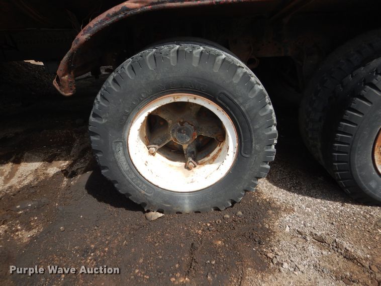 image for item GW9922 1956 Fruehauf SMI8X32 tank trailer