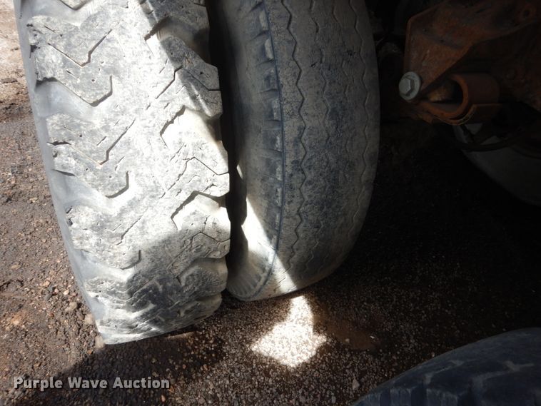 image for item GW9922 1956 Fruehauf SMI8X32 tank trailer