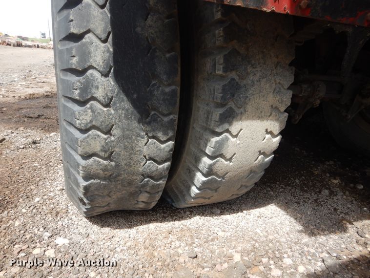 image for item GW9922 1956 Fruehauf SMI8X32 tank trailer