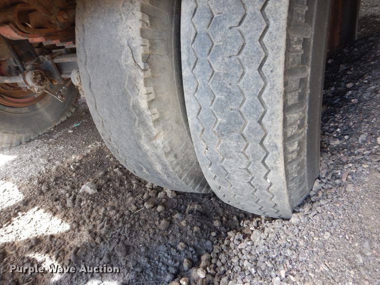 image for item GW9922 1956 Fruehauf SMI8X32 tank trailer