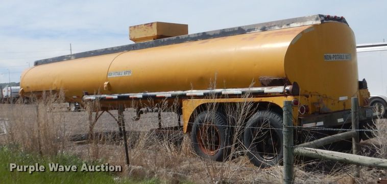 image for item GW9923 1956 Fruehauf tank trailer