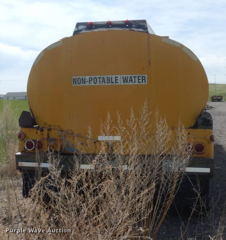 image for item GW9923 1956 Fruehauf tank trailer