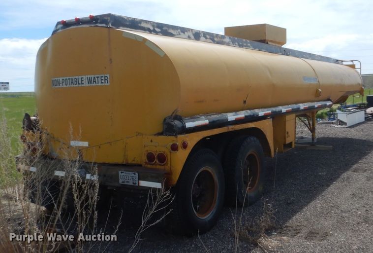 image for item GW9923 1956 Fruehauf tank trailer