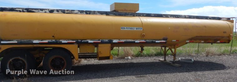 image for item GW9923 1956 Fruehauf tank trailer
