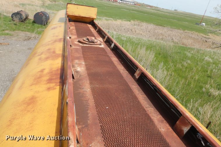 image for item GW9923 1956 Fruehauf tank trailer