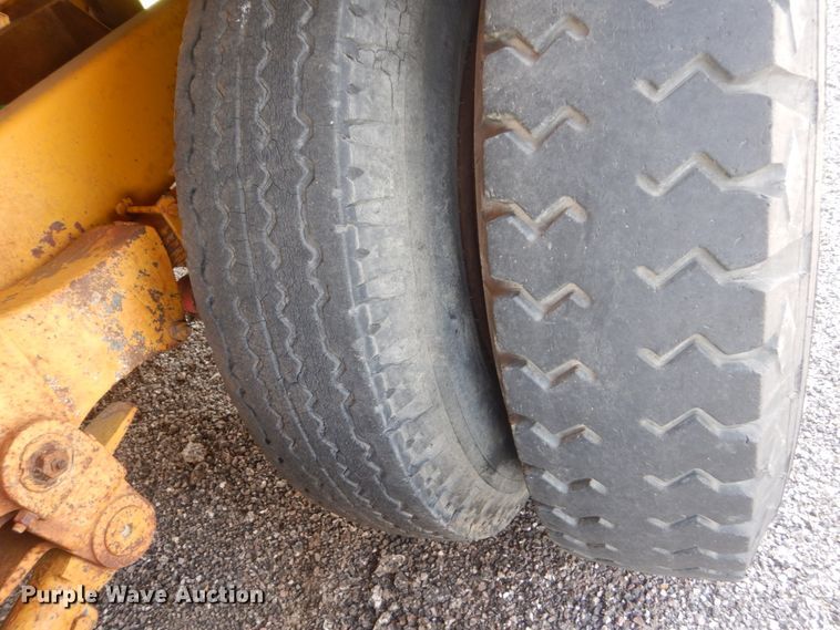 image for item GW9923 1956 Fruehauf tank trailer