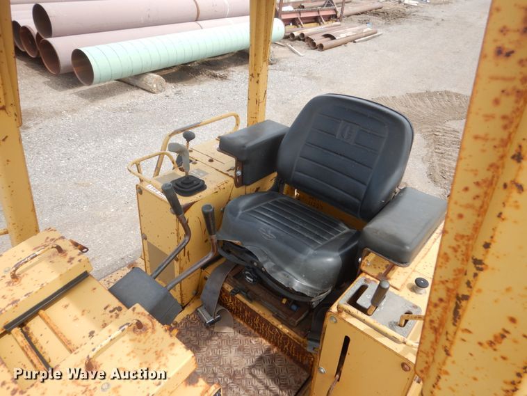 image for item GW9928 1994 Caterpillar D4C XL  dozer