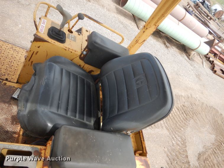 image for item GW9928 1994 Caterpillar D4C XL  dozer