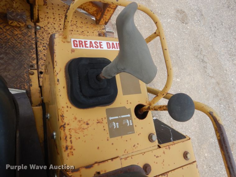 image for item GW9928 1994 Caterpillar D4C XL  dozer