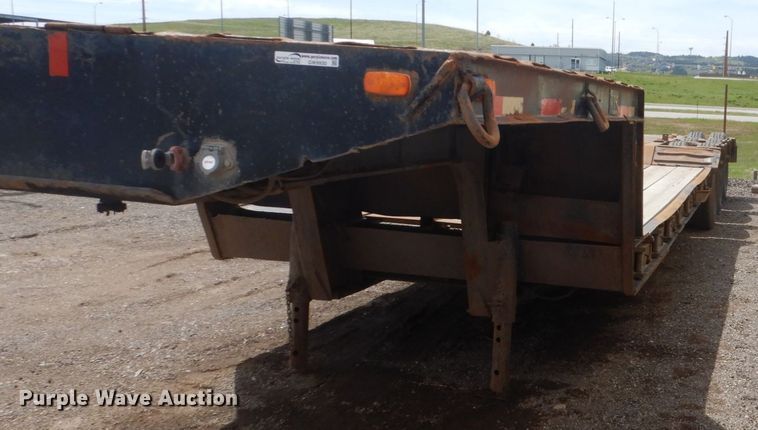 image for item GW9930 1976 Hyster drop deck equipment trailer