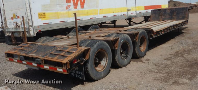 image for item GW9930 1976 Hyster drop deck equipment trailer