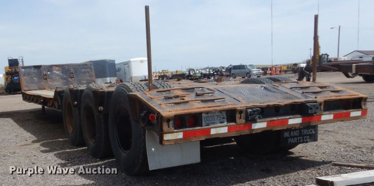 image for item GW9930 1976 Hyster drop deck equipment trailer