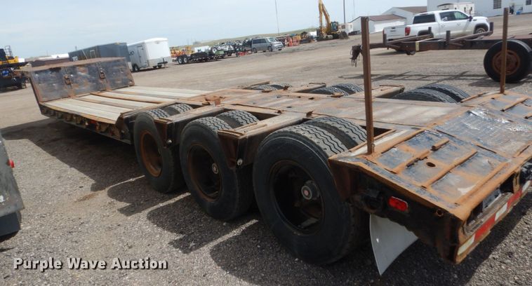 image for item GW9930 1976 Hyster drop deck equipment trailer