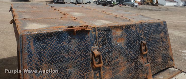 image for item GW9930 1976 Hyster drop deck equipment trailer