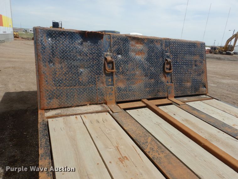 image for item GW9930 1976 Hyster drop deck equipment trailer