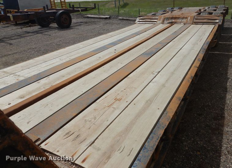 image for item GW9930 1976 Hyster drop deck equipment trailer