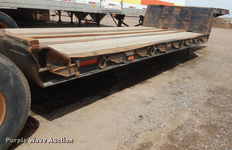 image for item GW9930 1976 Hyster drop deck equipment trailer