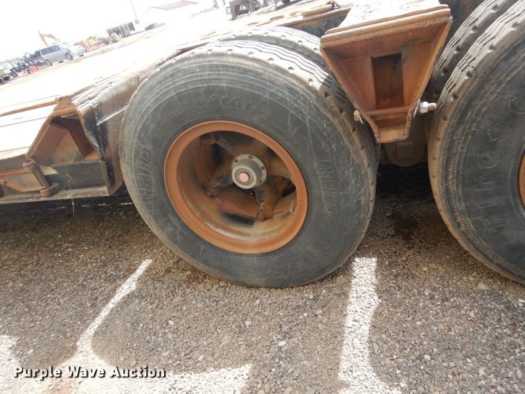 image for item GW9930 1976 Hyster drop deck equipment trailer