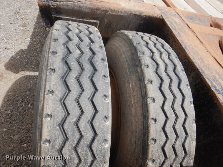 image for item GW9930 1976 Hyster drop deck equipment trailer