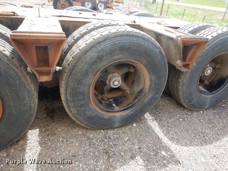 image for item GW9930 1976 Hyster drop deck equipment trailer