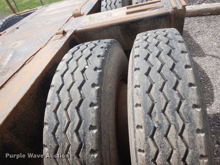 image for item GW9930 1976 Hyster drop deck equipment trailer