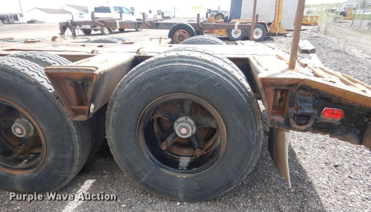 image for item GW9930 1976 Hyster drop deck equipment trailer