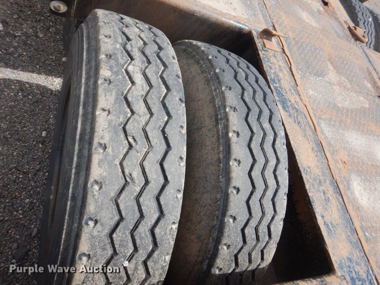 image for item GW9930 1976 Hyster drop deck equipment trailer