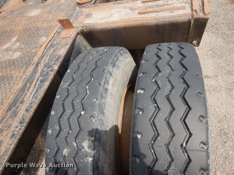 image for item GW9930 1976 Hyster drop deck equipment trailer