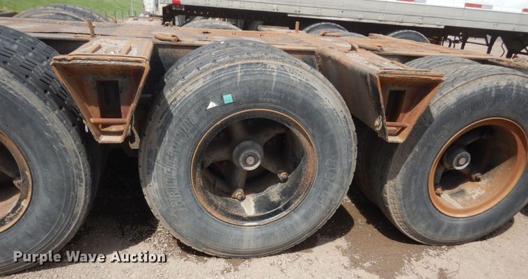 image for item GW9930 1976 Hyster drop deck equipment trailer