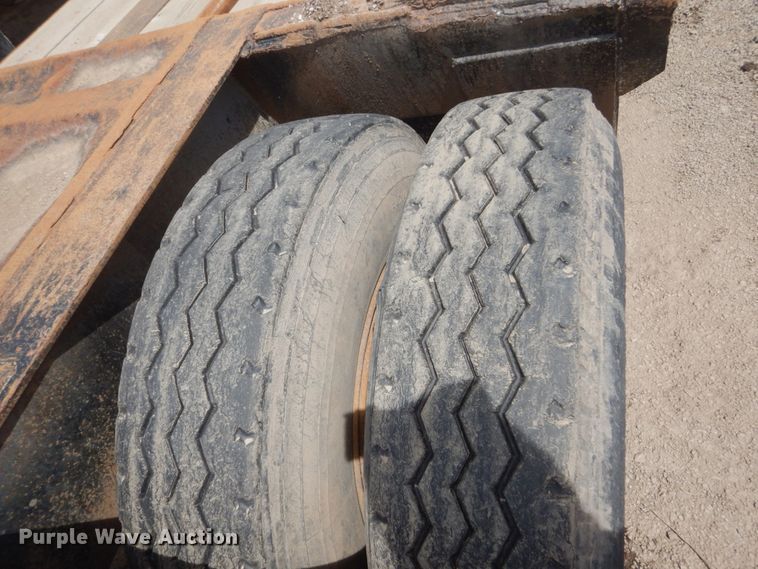 image for item GW9930 1976 Hyster drop deck equipment trailer