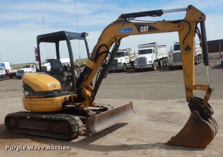 image for item GW9932 2005 Caterpillar 304 CR  mini excavator