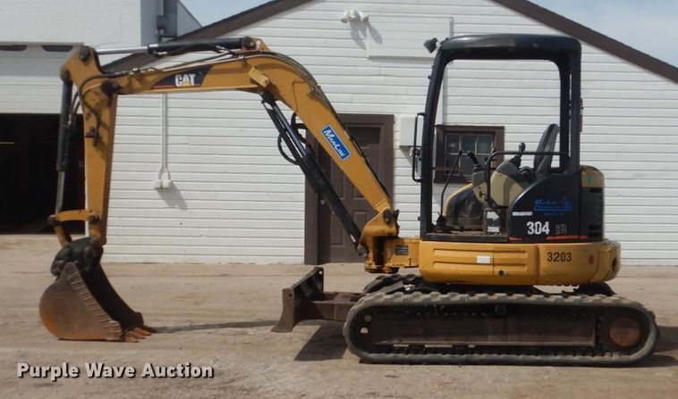 image for item GW9932 2005 Caterpillar 304 CR  mini excavator