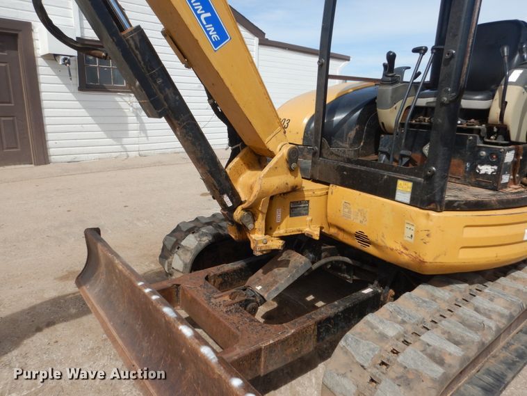 image for item GW9932 2005 Caterpillar 304 CR  mini excavator