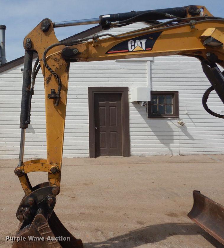 image for item GW9932 2005 Caterpillar 304 CR  mini excavator