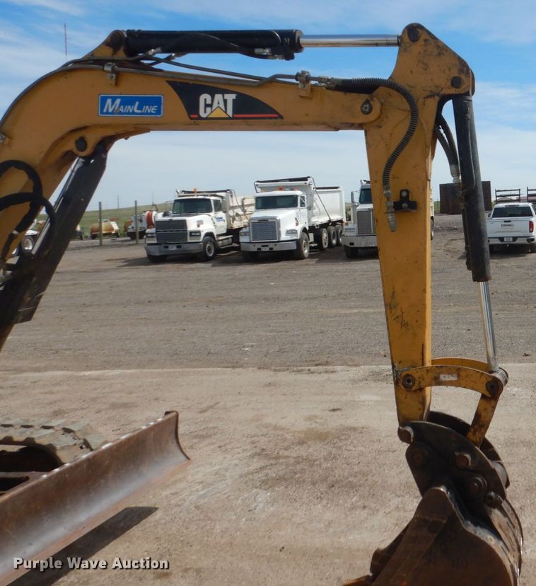 image for item GW9932 2005 Caterpillar 304 CR  mini excavator