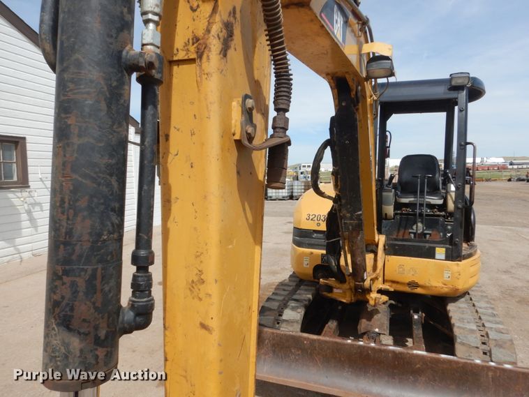 image for item GW9932 2005 Caterpillar 304 CR  mini excavator
