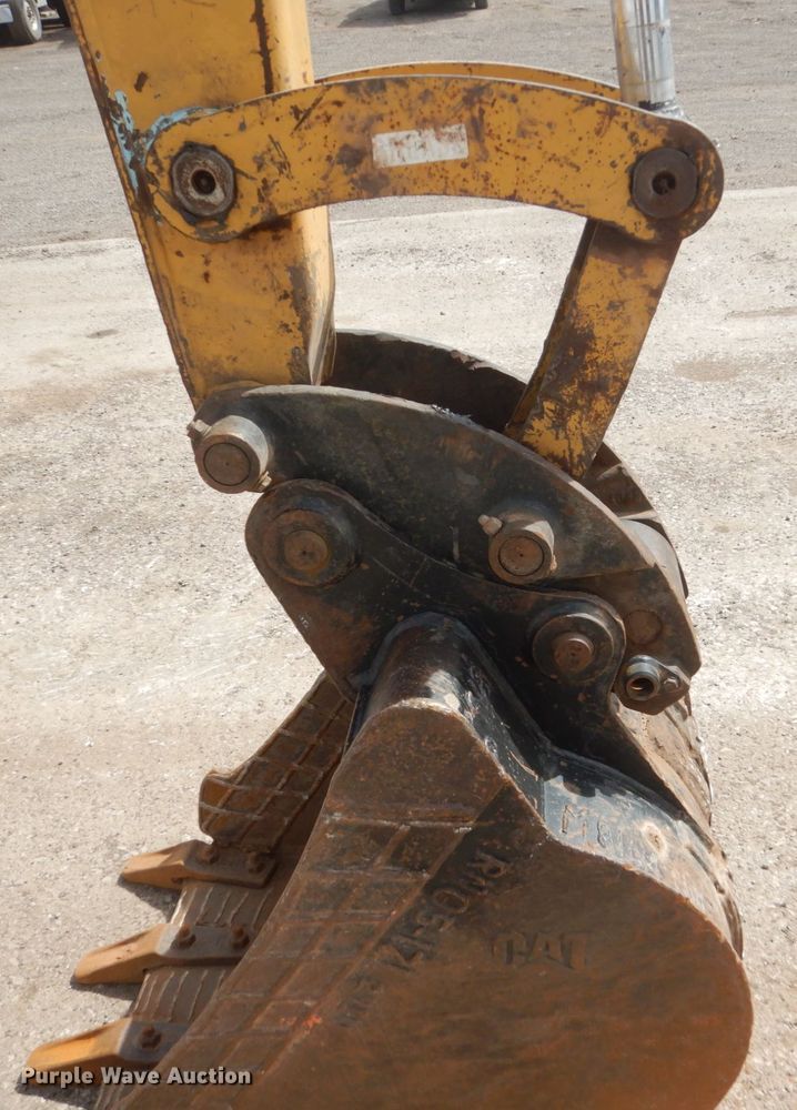 image for item GW9932 2005 Caterpillar 304 CR  mini excavator