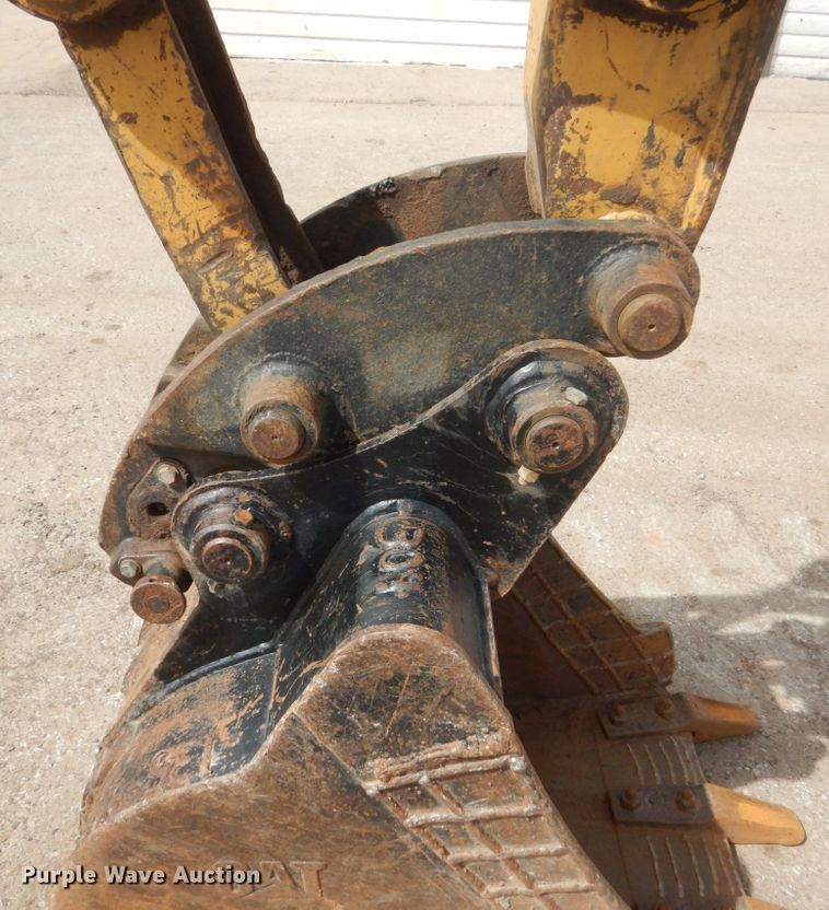 image for item GW9932 2005 Caterpillar 304 CR  mini excavator