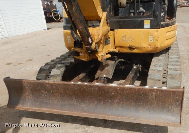 image for item GW9932 2005 Caterpillar 304 CR  mini excavator