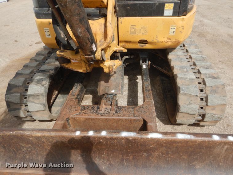 image for item GW9932 2005 Caterpillar 304 CR  mini excavator