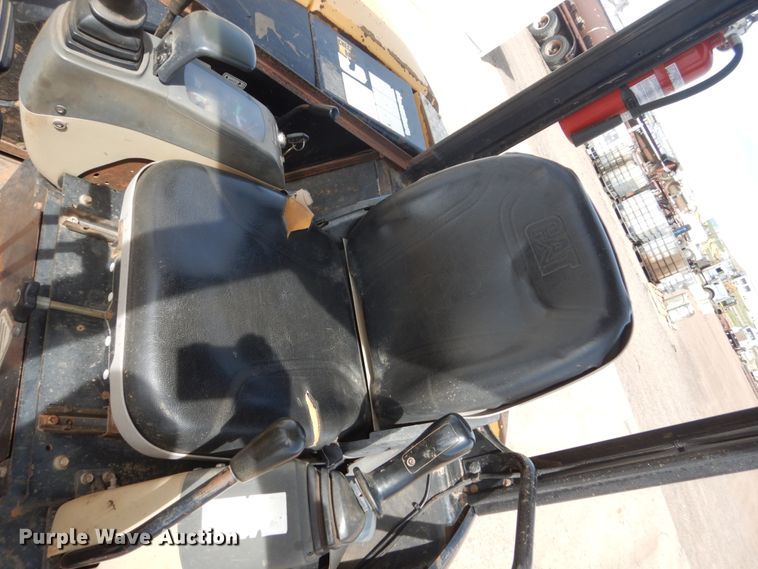 image for item GW9932 2005 Caterpillar 304 CR  mini excavator