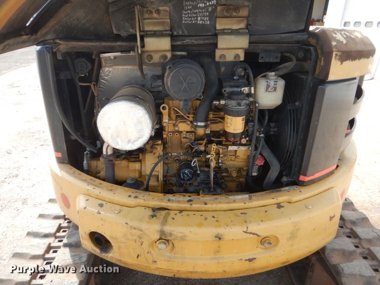 image for item GW9932 2005 Caterpillar 304 CR  mini excavator